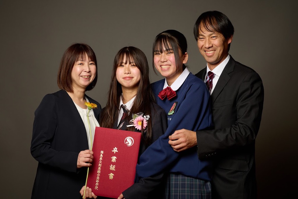 家族4人の写真