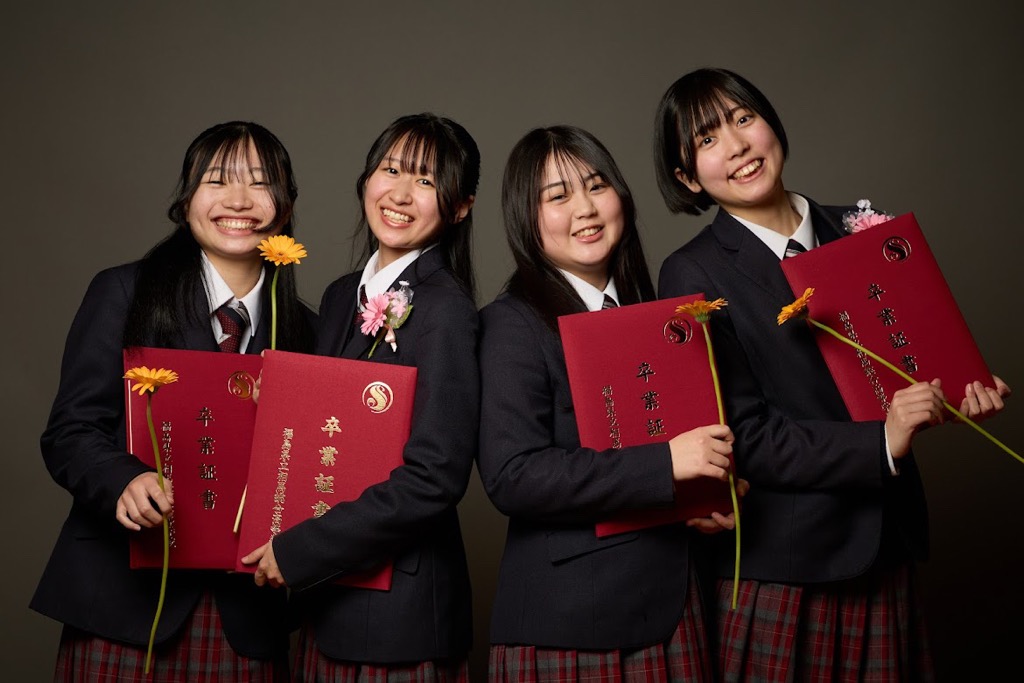 仲良し女の子4人組の写真