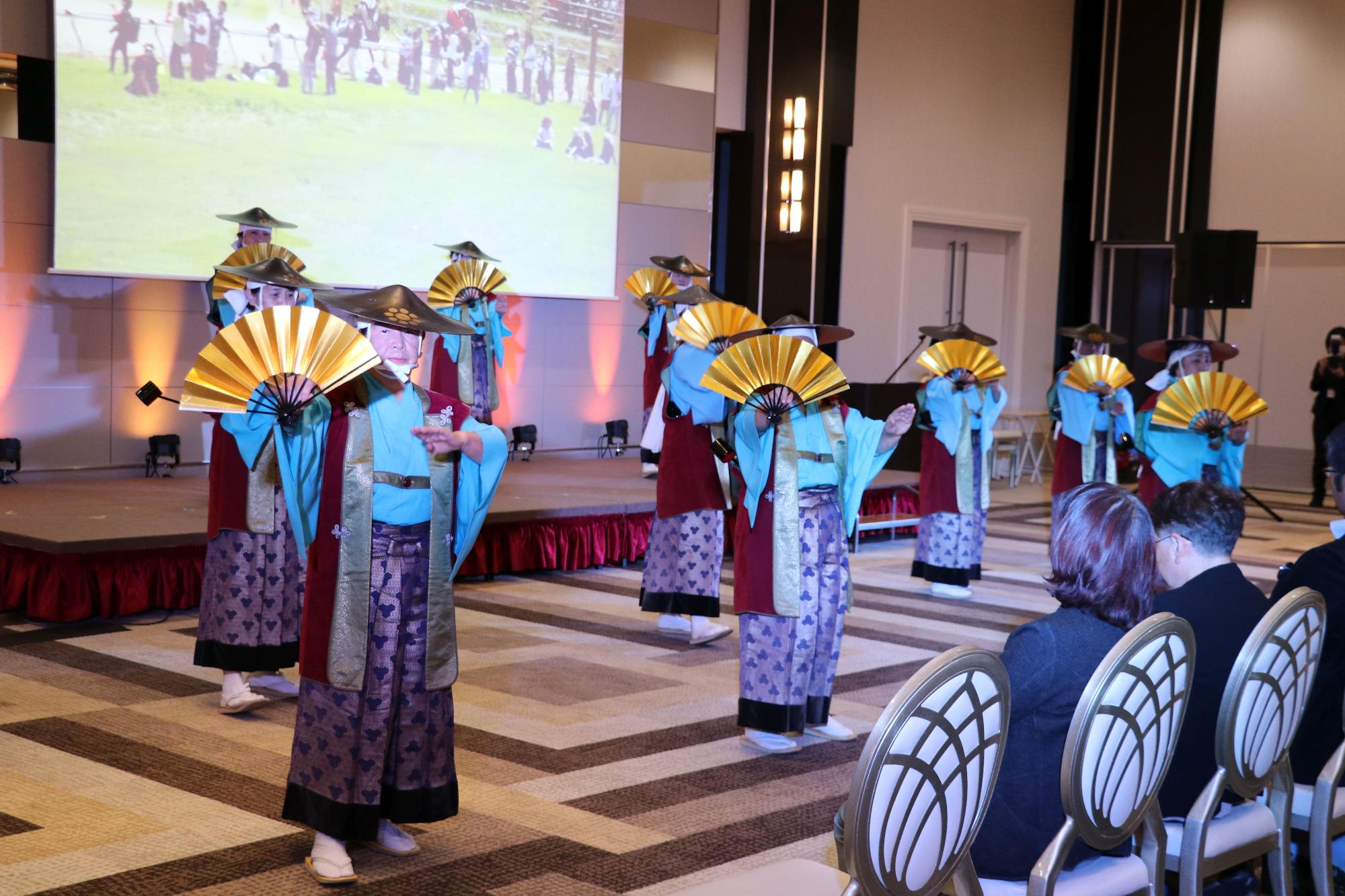 相馬流れ山踊りを踊る様子その1
