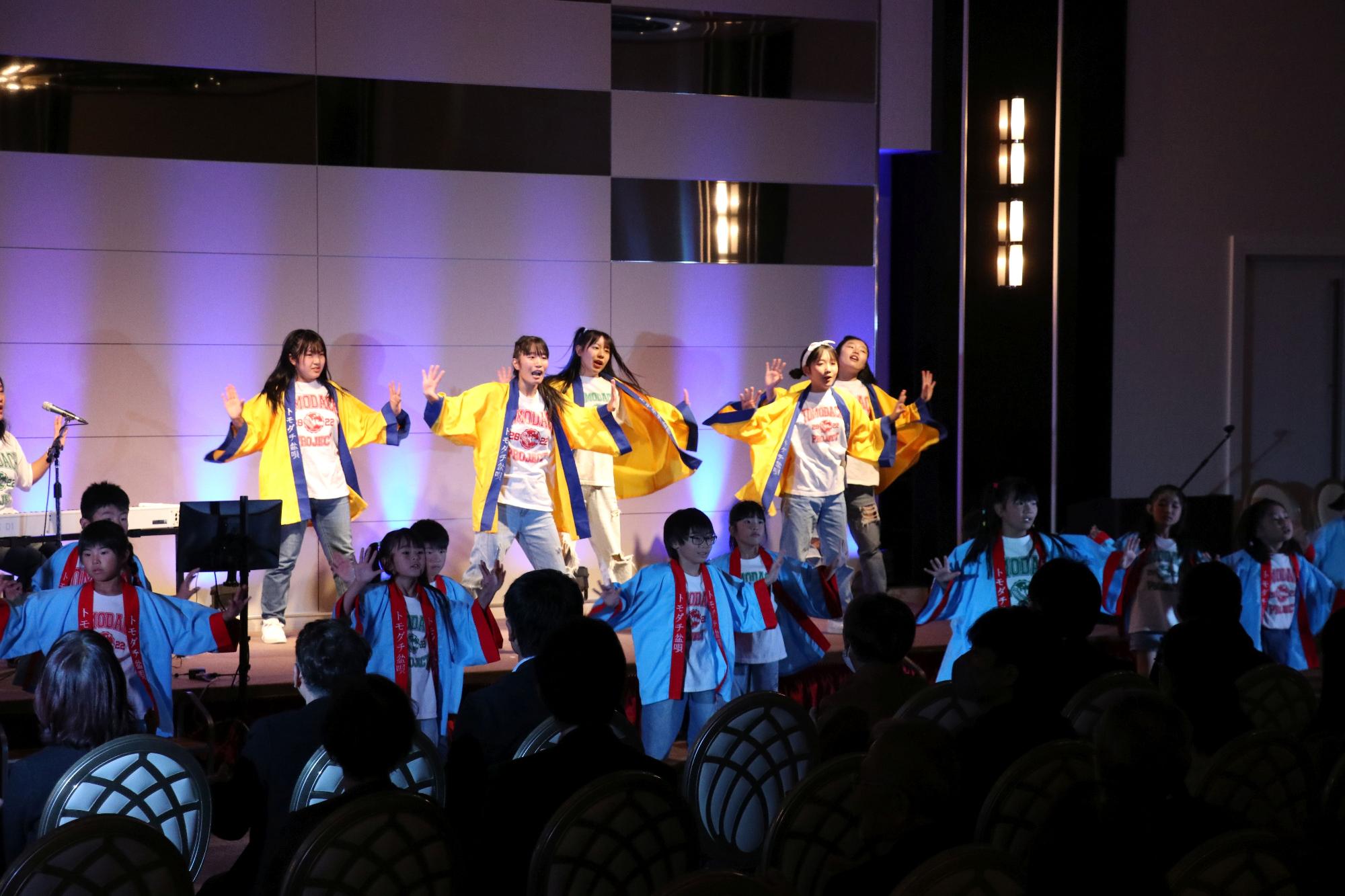 子どもたちが踊る様子2