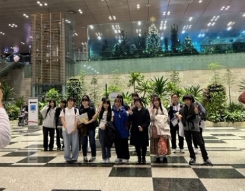 チャンギ 国際空港での集合写真