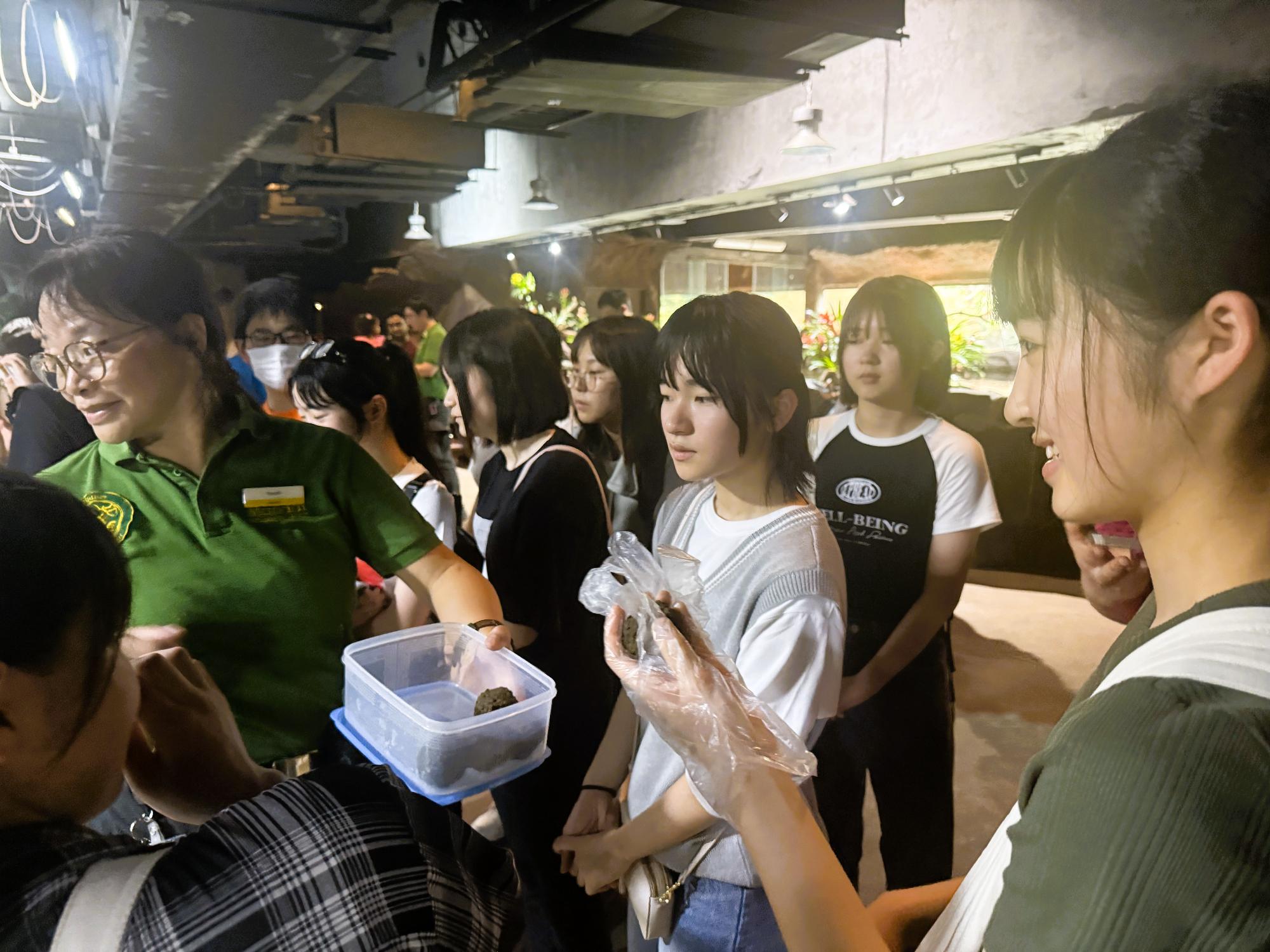 R6Singapore0304