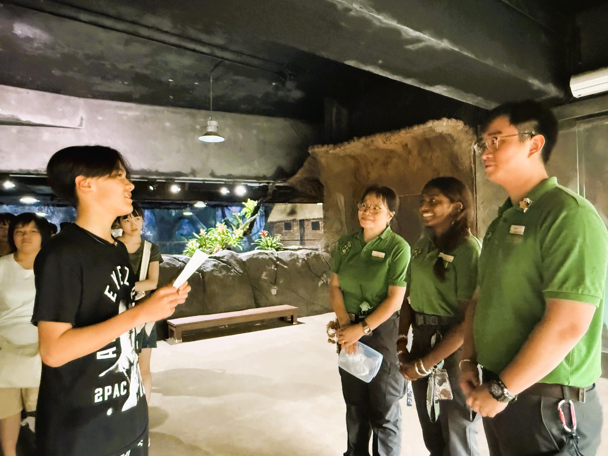 R6Singapore0305