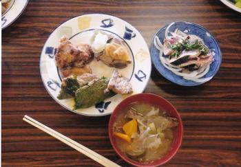 カツオのたたき、カツオの竜田揚げ、カツオの粗汁、カツオづくし料理の写真