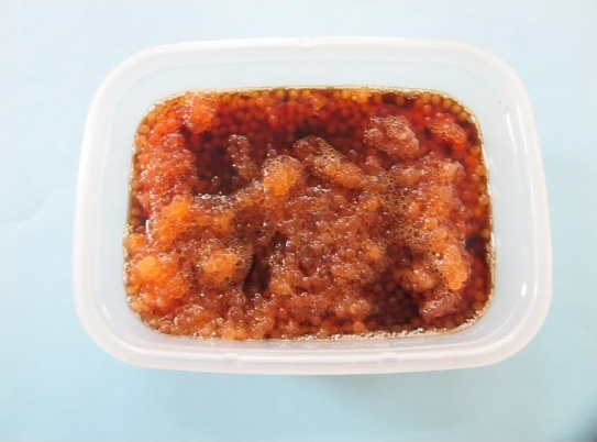④醤油、みりん、酒の調味液に卵を漬けて一晩以上冷蔵庫で寝かせる(上記4)