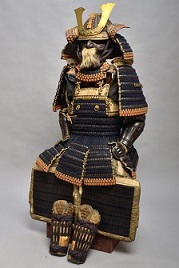 黒漆塗本小札紺糸威胴丸という甲冑の画像