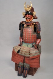 朱漆塗二枚胴具足という赤い甲冑の画像