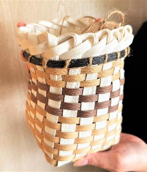 クラフトテープで作ったクルミかご