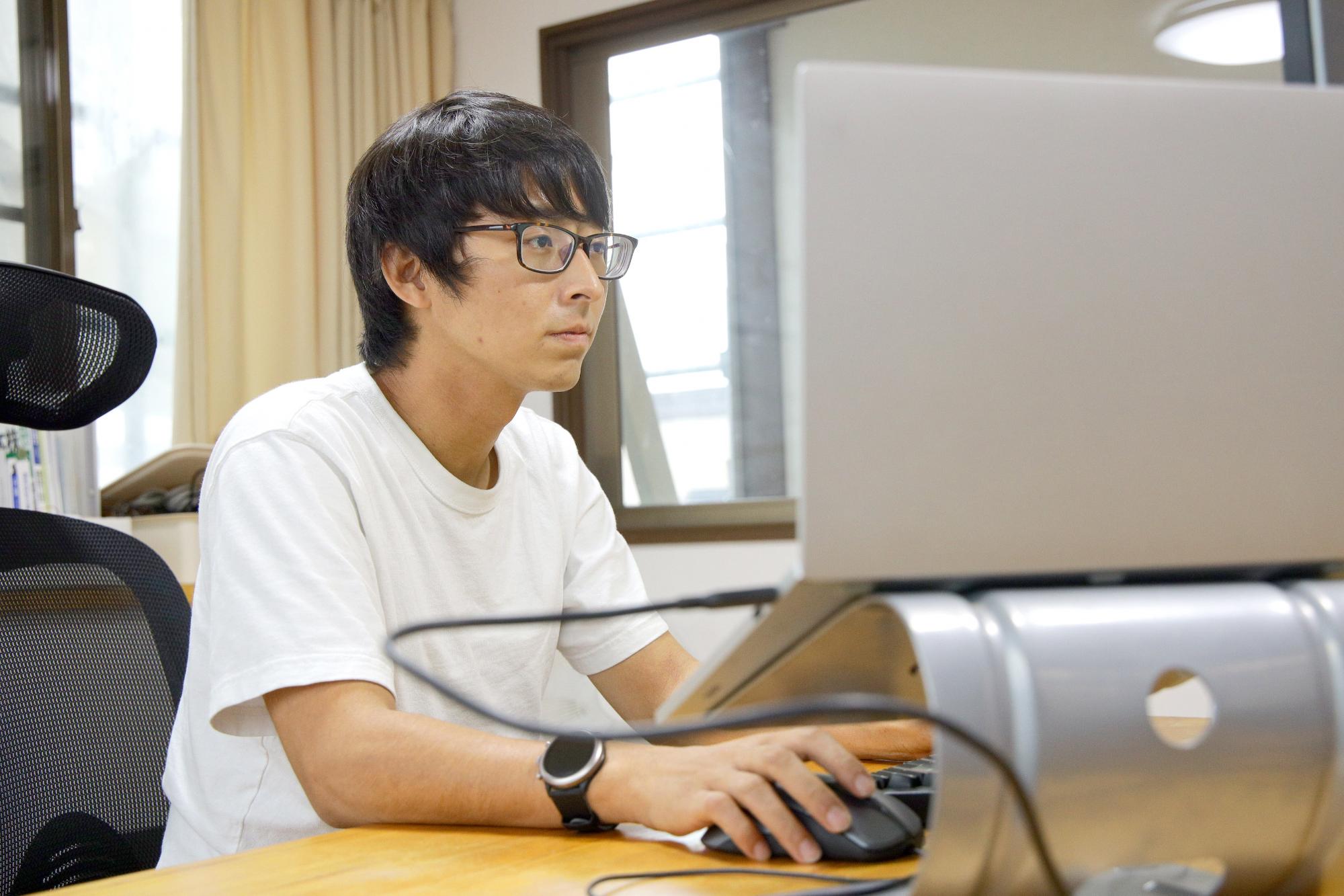 南相馬市に住みながら東京都変わらぬ仕事を行う山内さん
