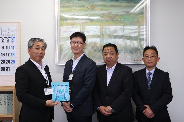【令和8年7月2日】「日本語・英語表記の浄化槽に関する絵本90冊」の寄付贈呈