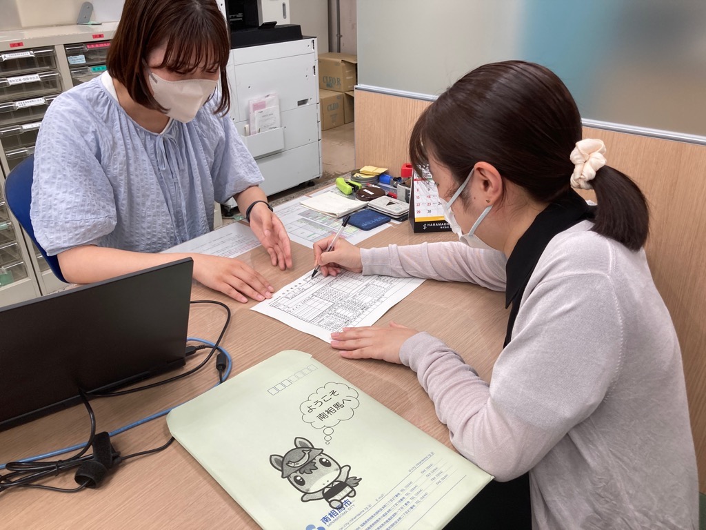 印字された申請内容を確認し、署名
