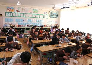【令和8年1月29日】鹿島小学校のしらす試食体験