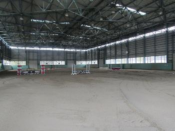 Covered riding ground