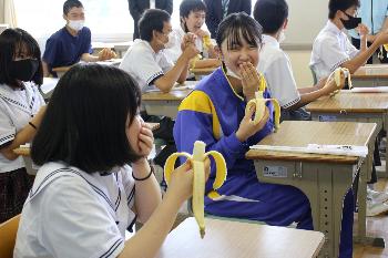美味しい台湾バナナに笑顔がこぼれます
