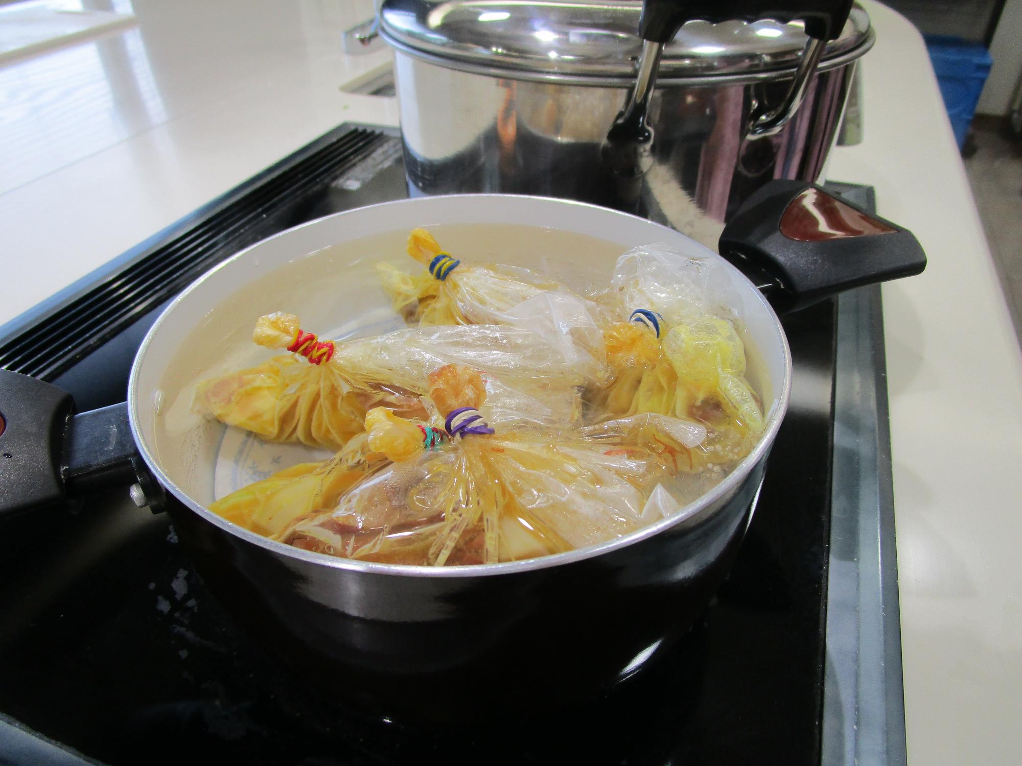 ポリ袋料理の様子
