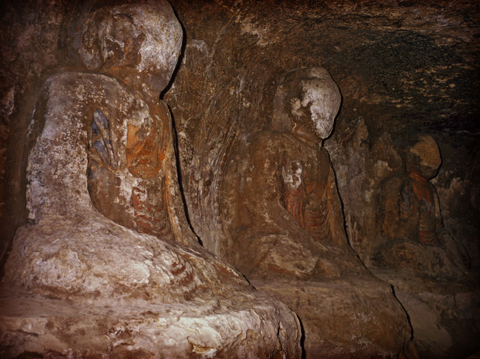 薬師堂石仏の写真