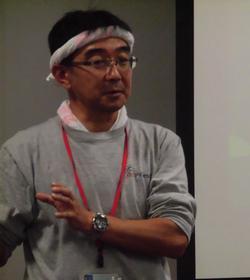 講義中の加藤和彦氏の写真