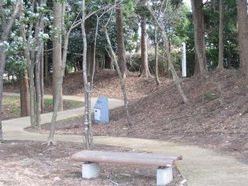 桜井古墳公園内［市史跡］