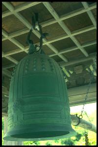 阿弥陀寺の銅鐘の全体写真