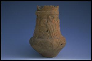 宮後遺跡の敷石住居内より出土した縄文時代中期の土器の写真