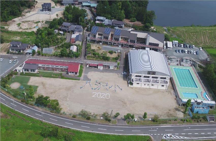 旧八沢小学校全体画像