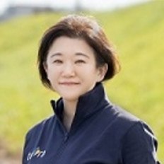 新井秀美氏